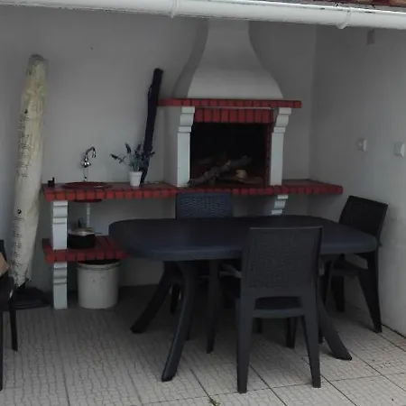 Casinha Res Do Chao Na Nazare Com Quintal E Barbecue Villa Exterior photo